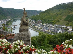 Le Seigneur de Cochen garde la vallée de la Moselle