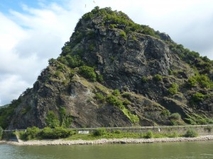 Le rocher de la Lorelei sur lequel venaient s'échouer les bateaux